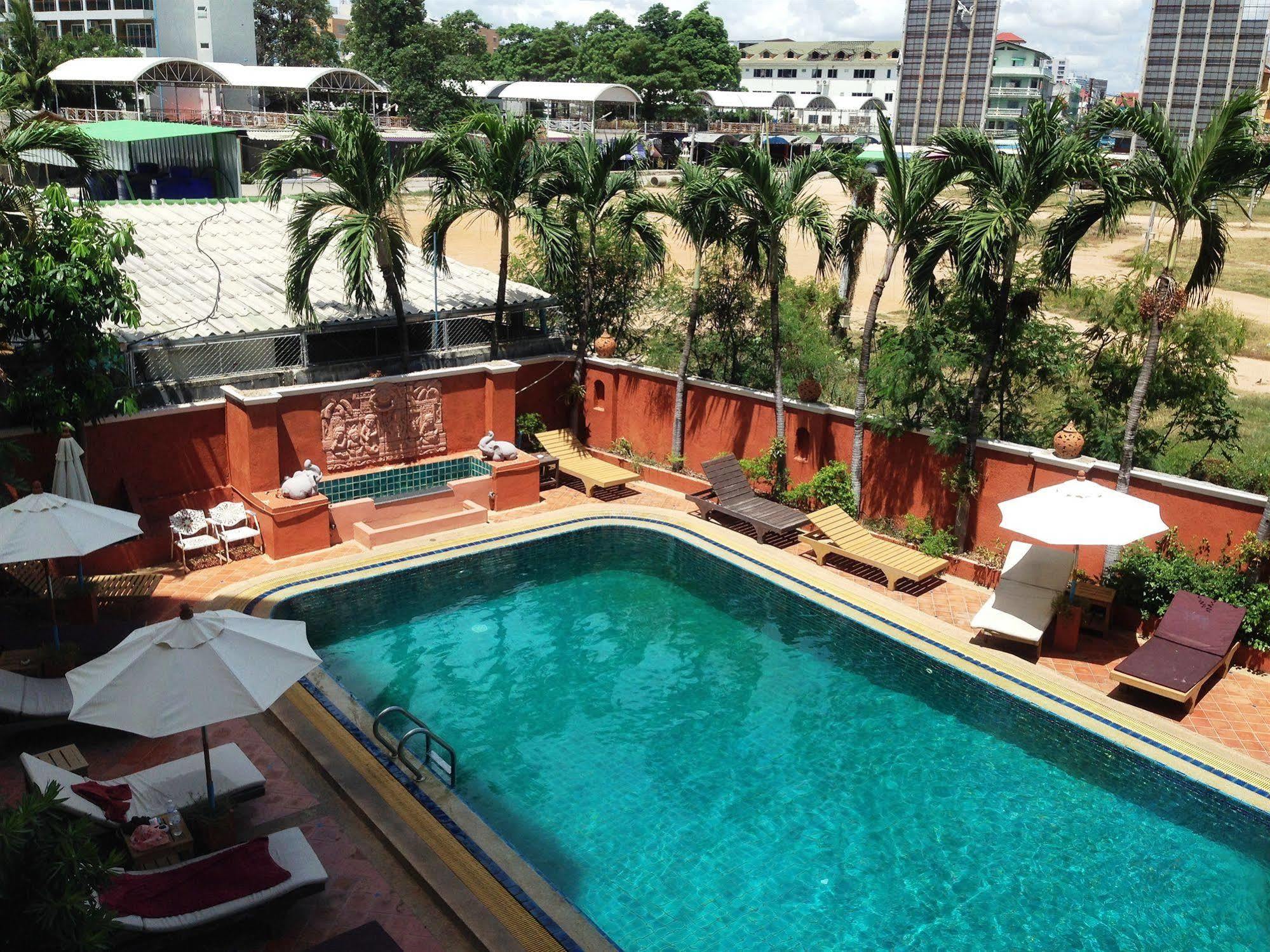 Skaw Beach Hotel Pattaya Bagian luar foto